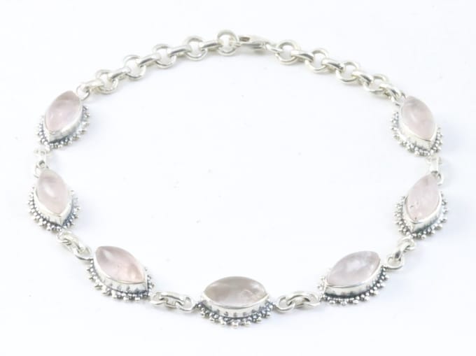 Bewerkte zilveren armband met rozenkwarts