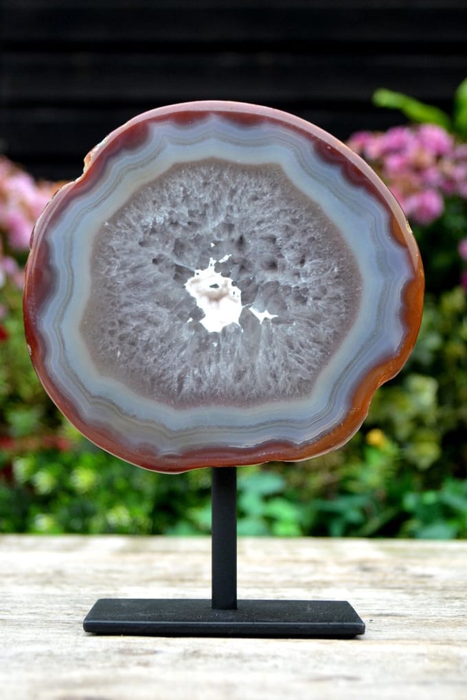 Edelsteen Agaat met Chalcedoon op Standaard - 1713 gram