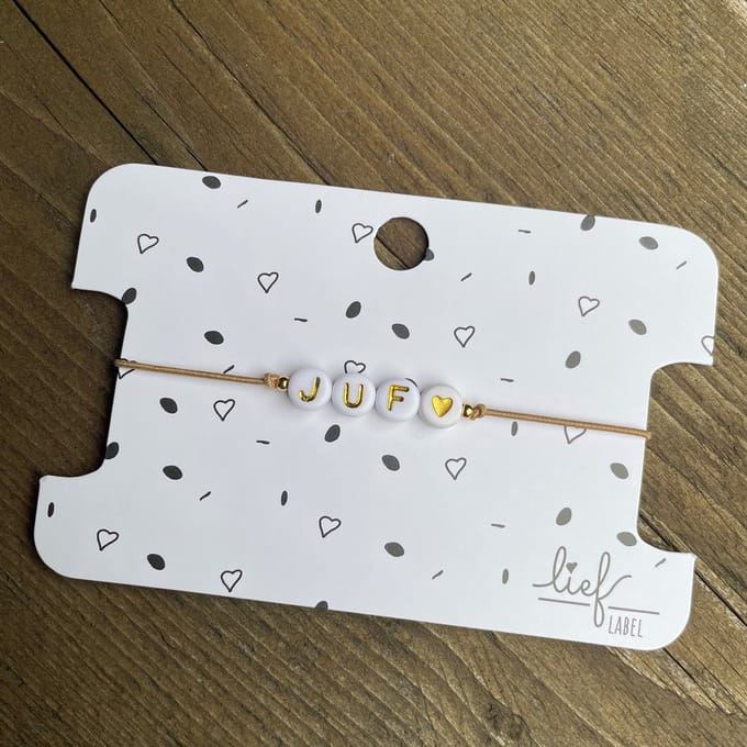Armbandje beige Juf