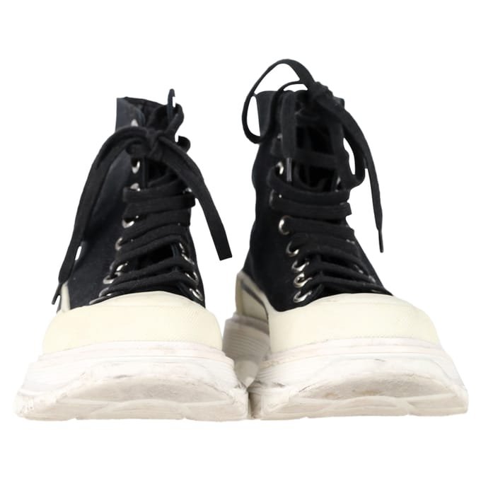 Alexander Mcqueen Tread Slick Hoge Sneakers in Zwart Canvas