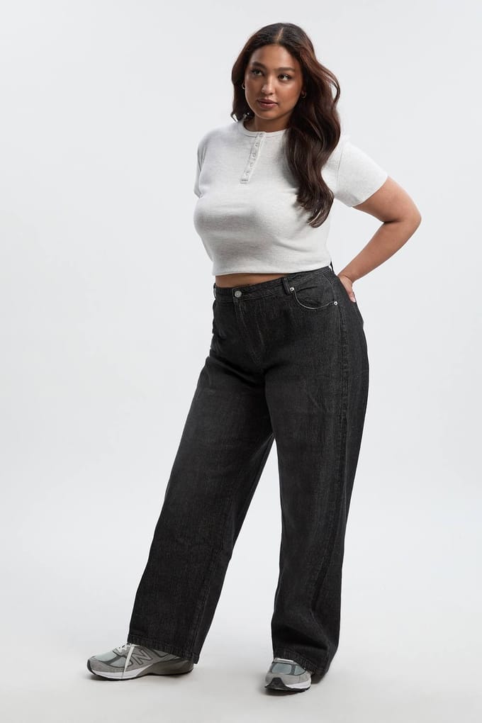 boohoo Dames Plus Basic Boyfriend Jeans | Washed Black | Maat: 28/32L