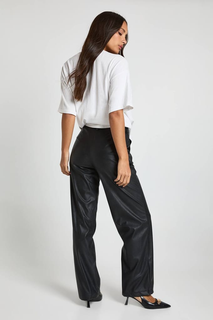 boohoo Dames Broek met rechte pijpen van nepleer | Black | Maat: 6