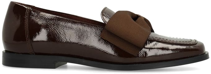 Manfield - Dames - Bruine lakleren loafers met strik - Maat 42