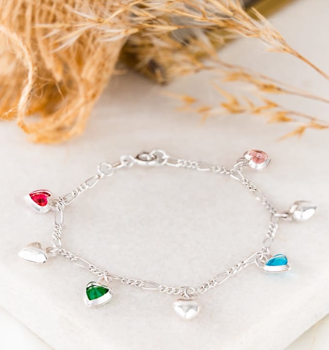 Zilveren Bedelarmband met 7 Gekleurde Hartjes