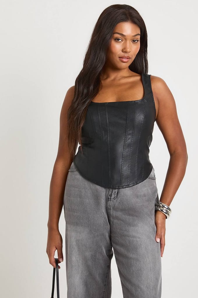 boohoo Dames Plus gewassen nepleren dip zoom corsettop | Black | Maat: 16