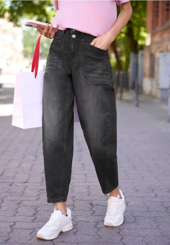 High Waist Barrel Leg jeans in Loose Fit