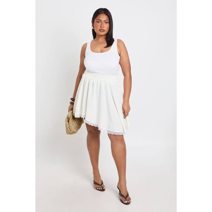 boohoo Dames Plus Getextureerde Rok Met Kanten Rand Asymmetrisch Mini | Ivory | Maat: 26