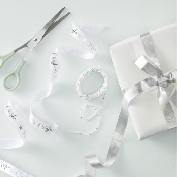 Ginger Ray - Ginger Ray - Metallic Star - Witte en Zilveren Linten