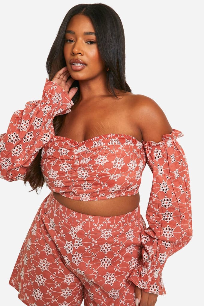 boohoo Dames Plus Broderie Cold Shoulder Crop Top | Roest | Maat: 56