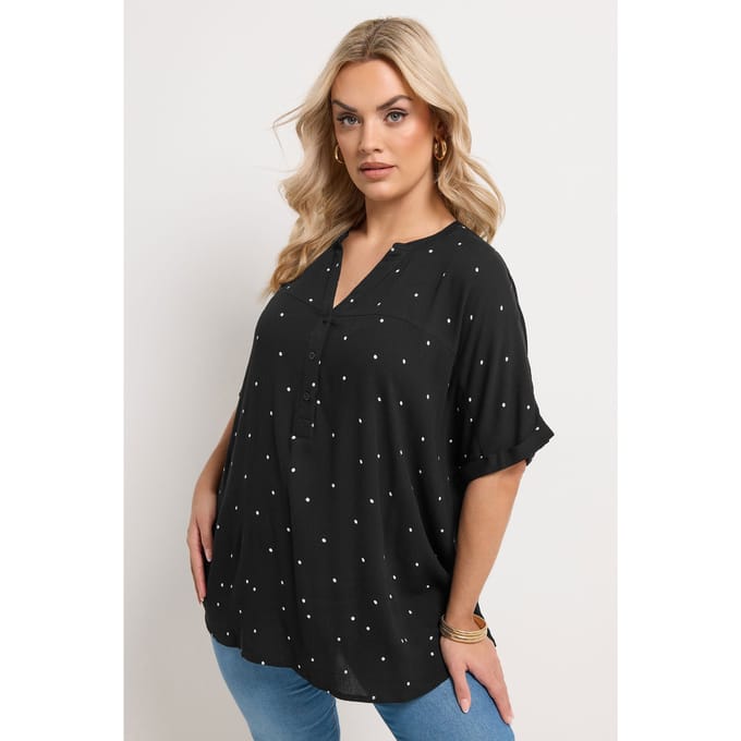 Yours Zwarte Gerimpelde Top Met Stippen En Inkeping In De Hals Size 48