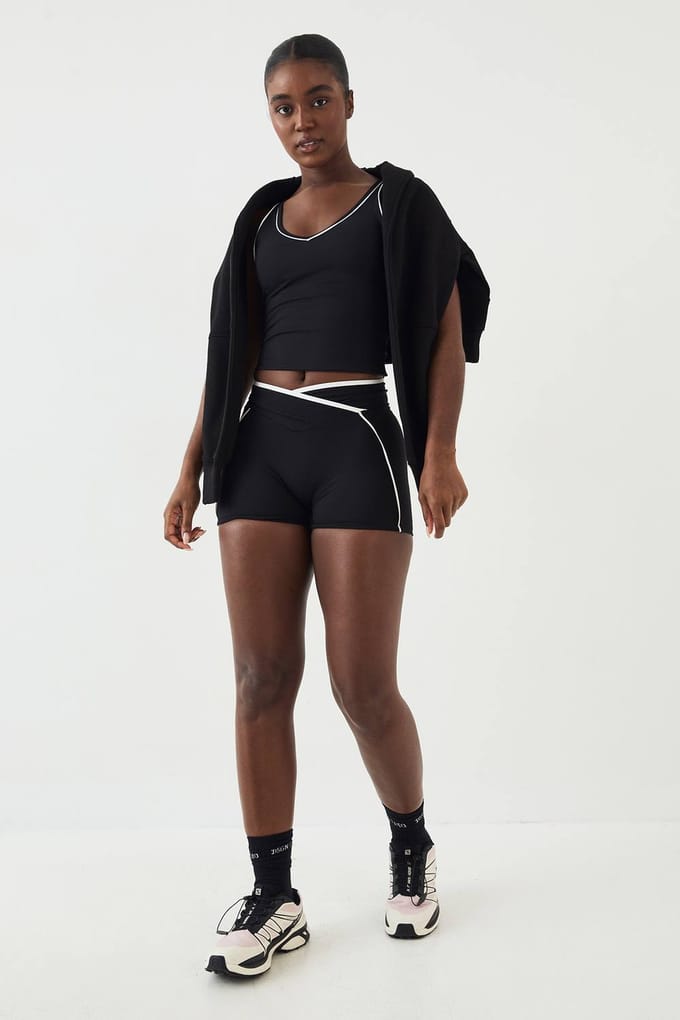 Dames DSGN Studio Ultra Sculpt Wikkel Taille Biesdetail Short | Black | Maat: Medium