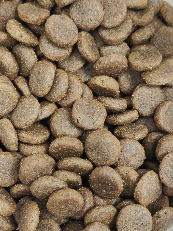 Vleesje krokante brok Sensitive Lam 15 kilo