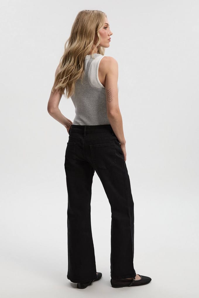 boohoo Dames The Petite Low Waist Bootcut Jean | Black | Maat: 6/28L