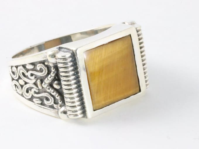 Zware bewerkte zilveren ring met tijgeroog - maat 21