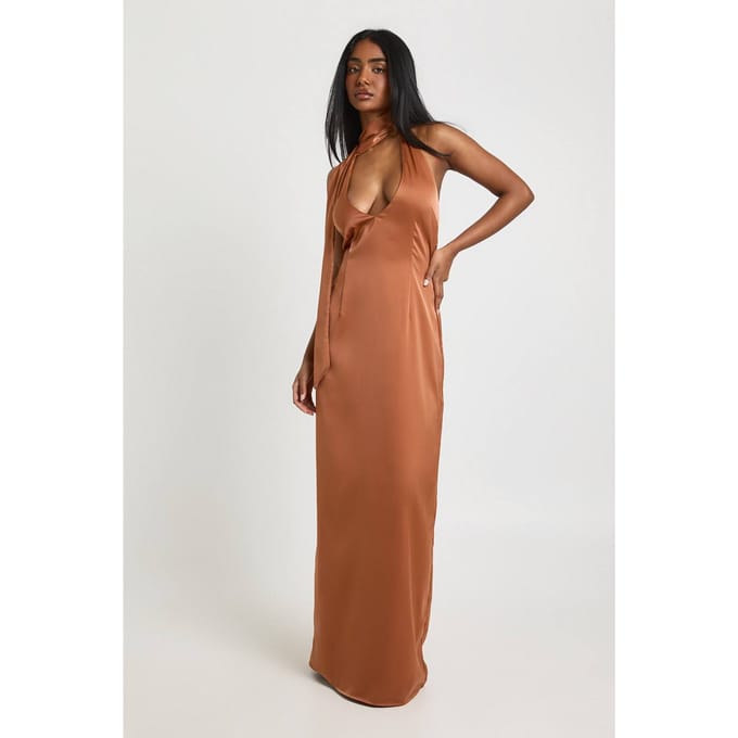 boohoo Dames Satijnen Diepe Hals Maxi Jurk Met Nekstrik | Roest | Maat: 42