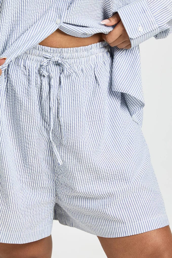 boohoo Dames Plus Geweven Gestreepte Wapperende Shorts | Blauw | Maat: 46