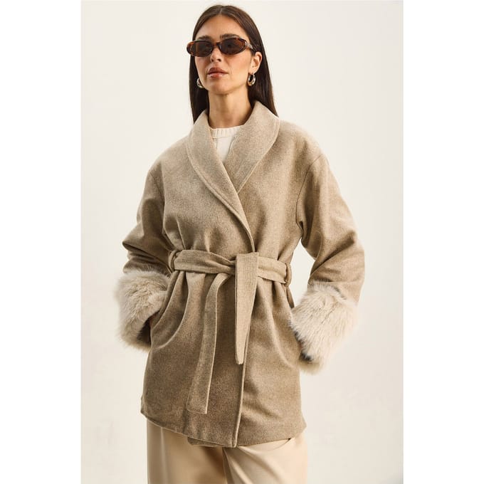 Oversized Sjaalkraag Vilt Jas met Neppels Cuffs