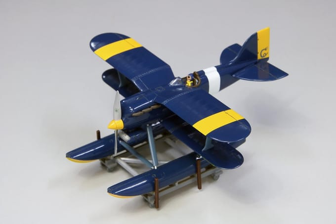 Vliegtuigmodel met figuur Studio Ghibli Porco Rosso Curtiss R3C-0