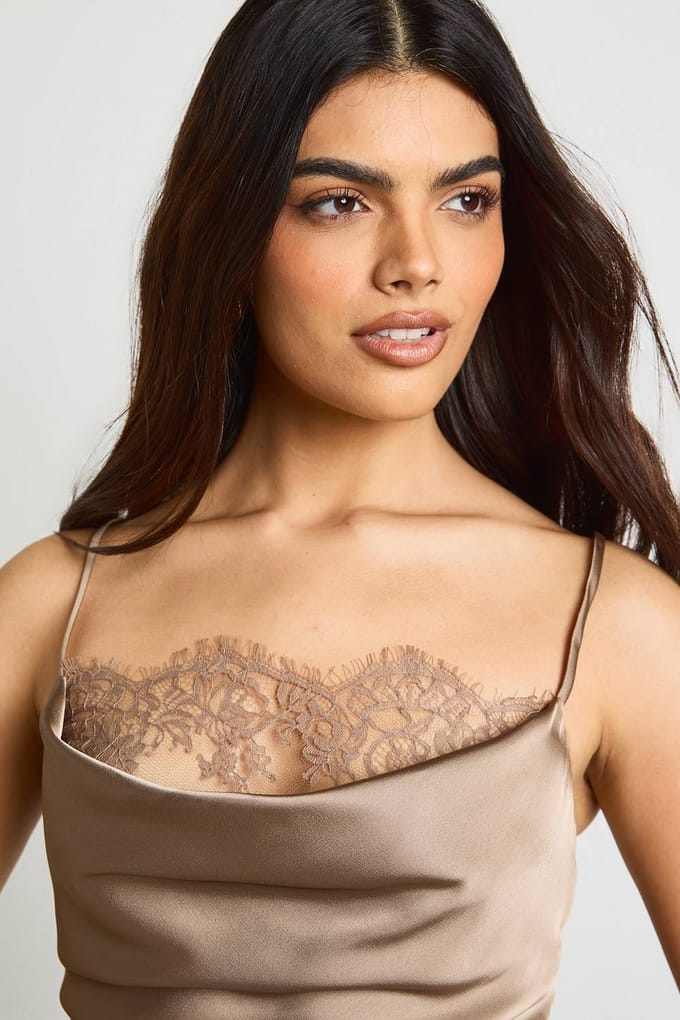 boohoo Dames Satijn Kant Cowl Cami | Mocha | Maat: 10