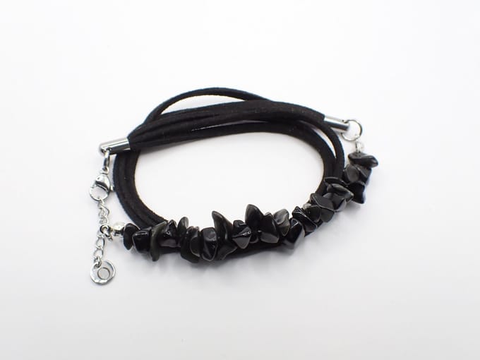 Colure® wikkelarmband met half edelsteen split zwarte onyx suède zwart