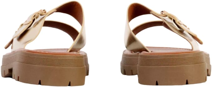 Sandalen om aan te trekken