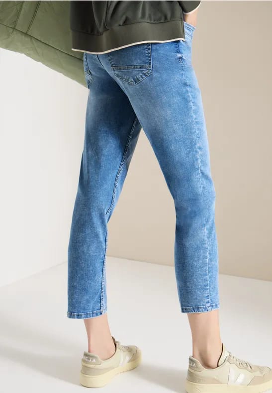 7/8 Mid Waist Slim Legs jeans in casual fit