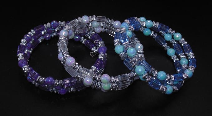 Multi armbanden transparant met gekleurde kraaltjes set van 3 stuks. #1