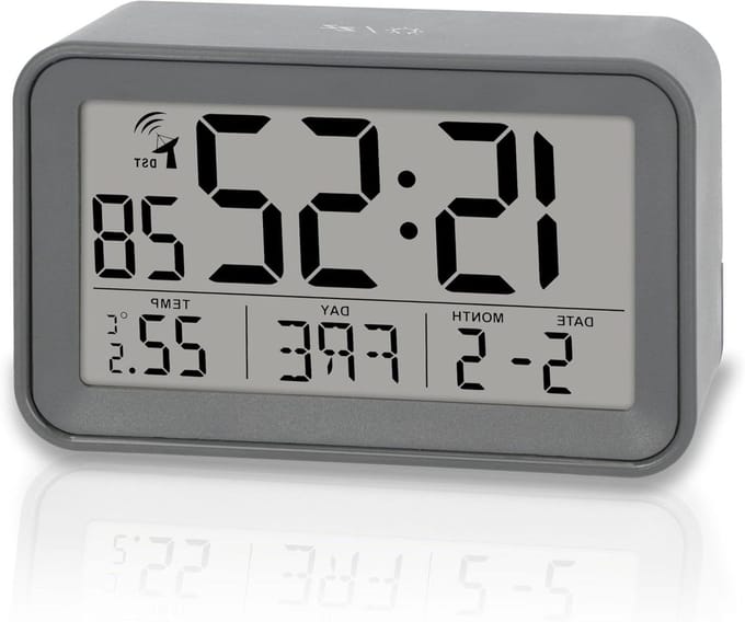 Digitale Wekker - Reiswekker Radio - Tijd Bijhouden - Temperatuur Kalender - Compact Formaat - Mat Grijs