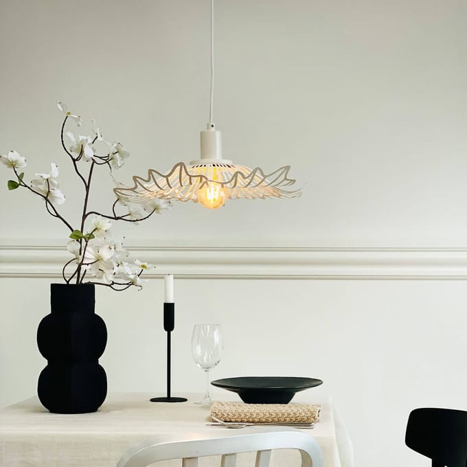 Dyberg Larsen hanglamp Flora, parelwit, Ø 40 cm, metaal