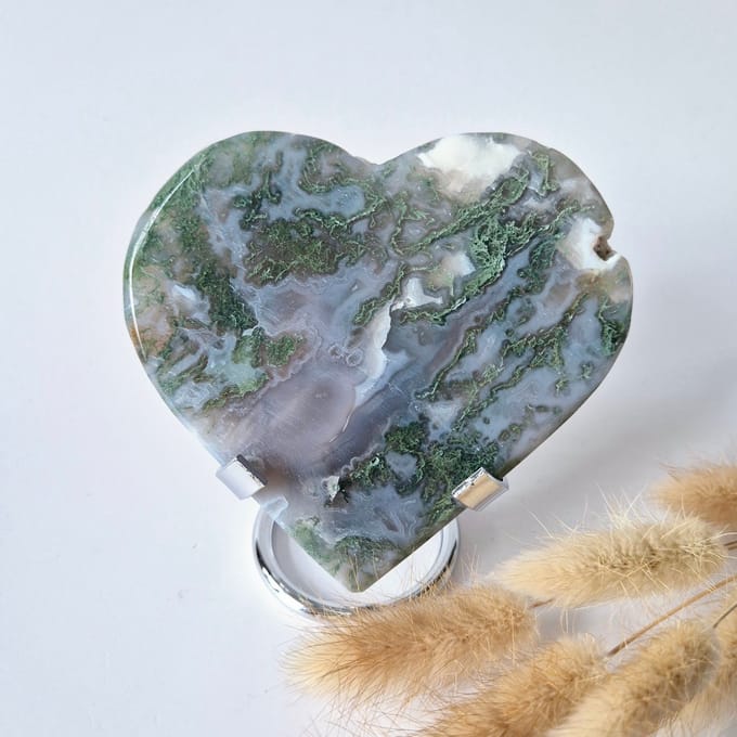 Edelsteen Grote Druzy Mosagaat Hart op Metalen Standaard – #41 211 gram