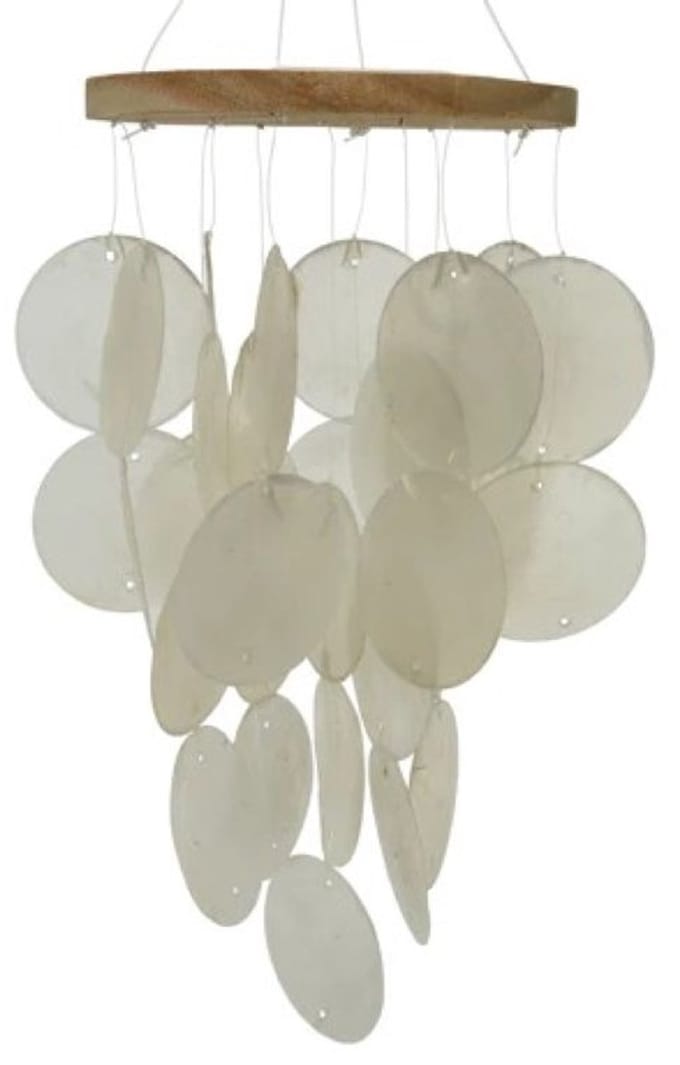 Capiz windgong 15x24cm witte decoratieve hanger met schelpen