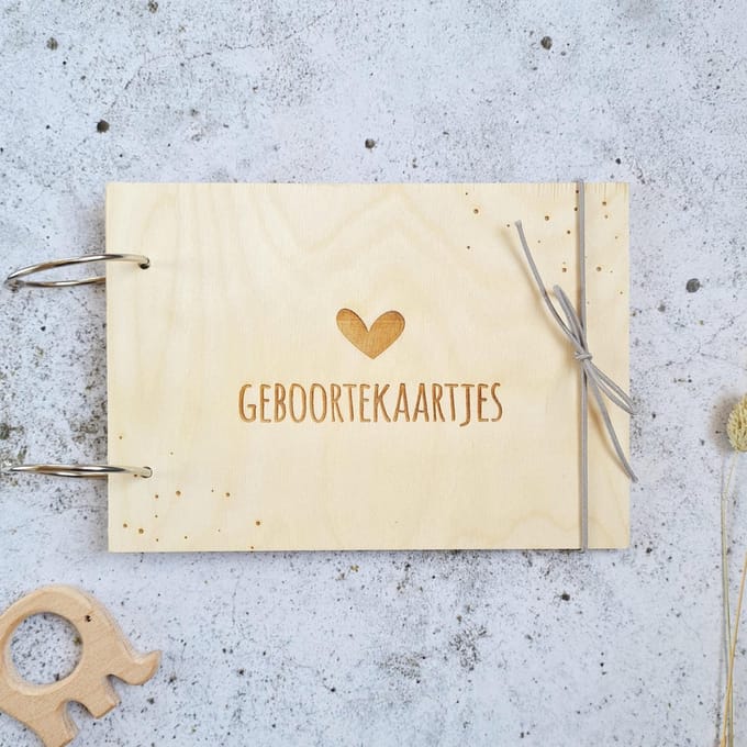 Houten bewaarbundel geboortekaarten | A5 | hartje