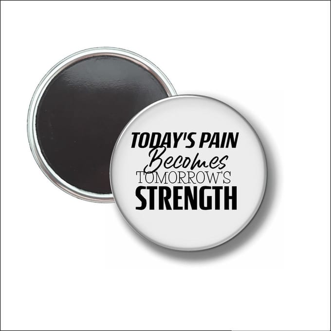 Button Met Magneet 58 MM - Todays Pain Becomes Tomorrows Strength - NIET VOOR KLEDING