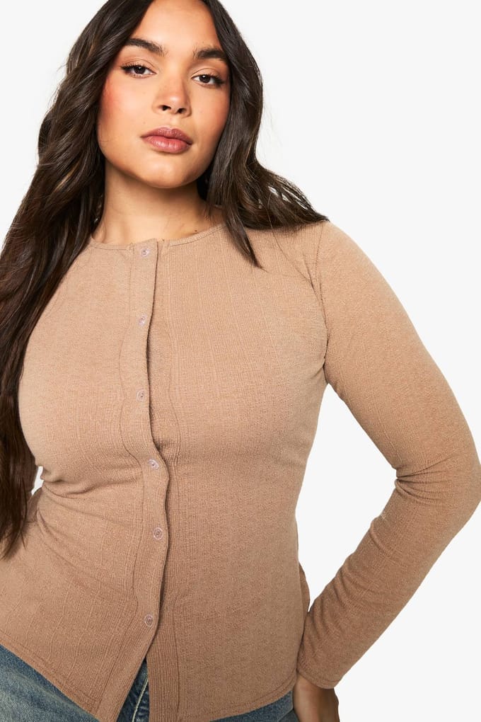 boohoo Dames Plus Ripple Rib Top met knoopsluiting | Mokka | Maat: 46
