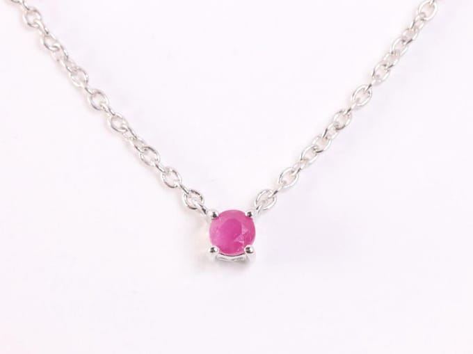 Fijne zilveren anker ketting met robijn