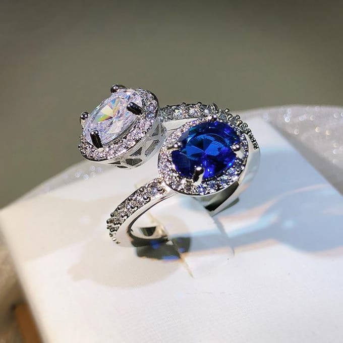 Fait référence à la bague bleu brillant pur corps incrusté 7 yard opening gray