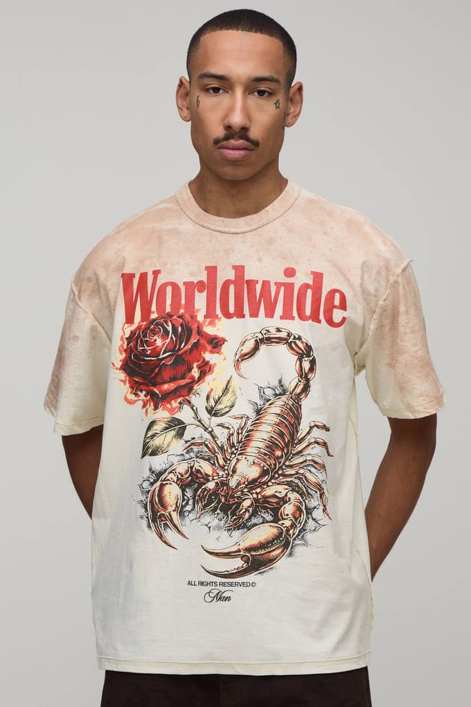 Ecru Oversized T-shirt Met Zichtbare Naden, Schorpioen Print En Spray Wash Effect | Size Small