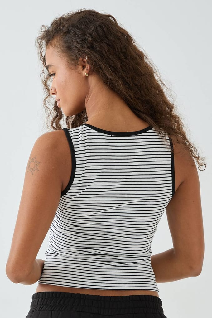 Dames DSGN Studio Square Script Geborduurd Gestreept Ribboord Tank Vest Top | Zwart | Maat: XS