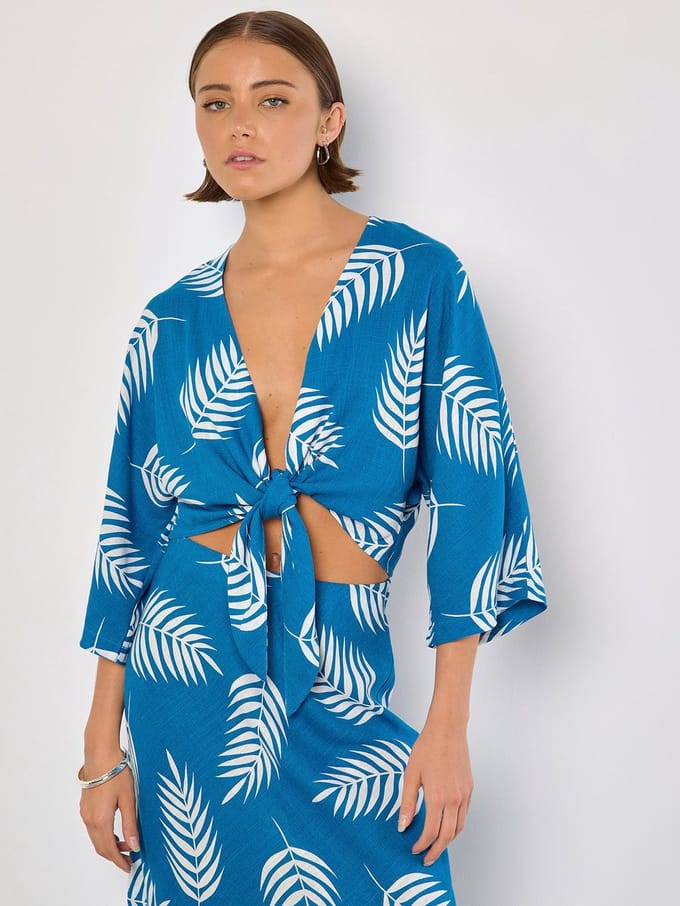 Crop-top met tropisch bladmotief en geknoopte zoom
