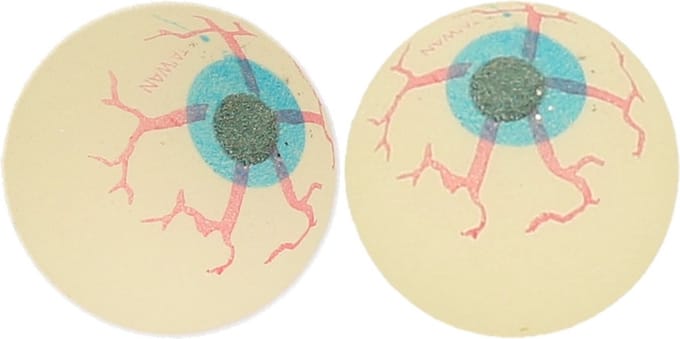 2x Glow in the dark oogballen