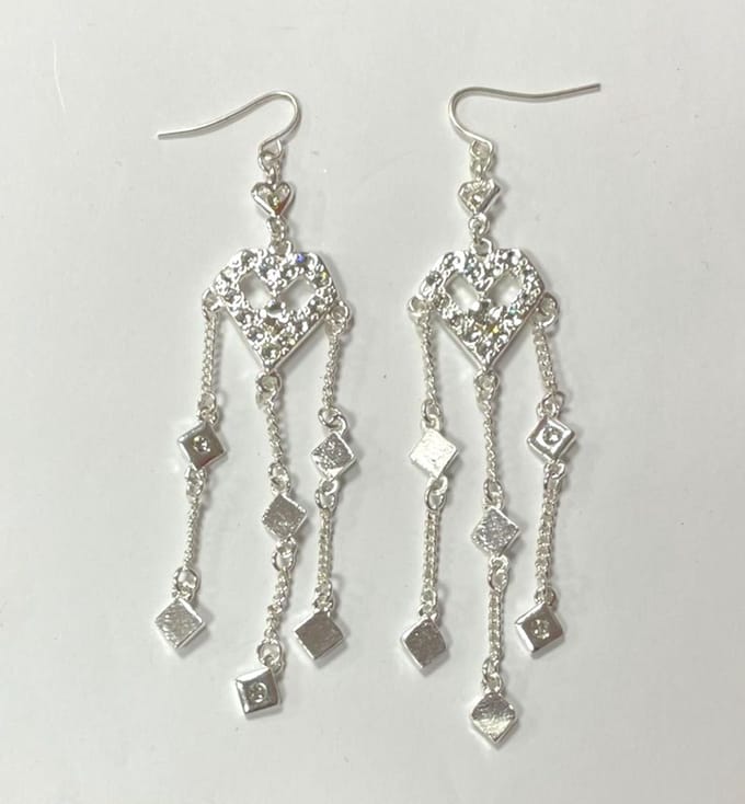 Zilverkleurige oorhangers - Zirkonia stenen - 10 Centimeter - Damesdingetjes