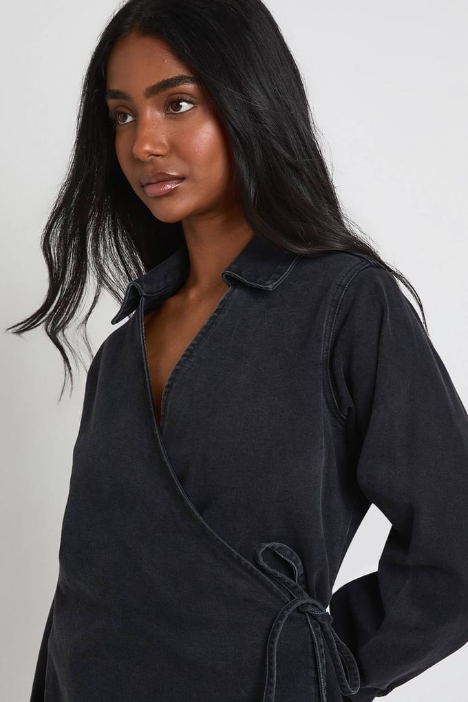 boohoo Dames Denim Wikkel Jurk | Washed Black | Maat: 34