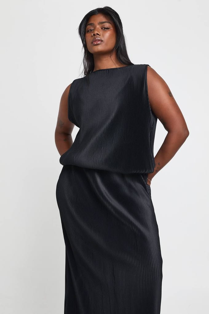 boohoo Dames Plus Bubble Zoom Top En Maxi Rok Co Ord | Black | Maat: 20