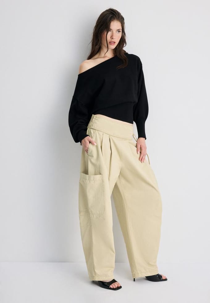 Stradivarius Asymmetrische trui met geribde zoom  Zwart M
