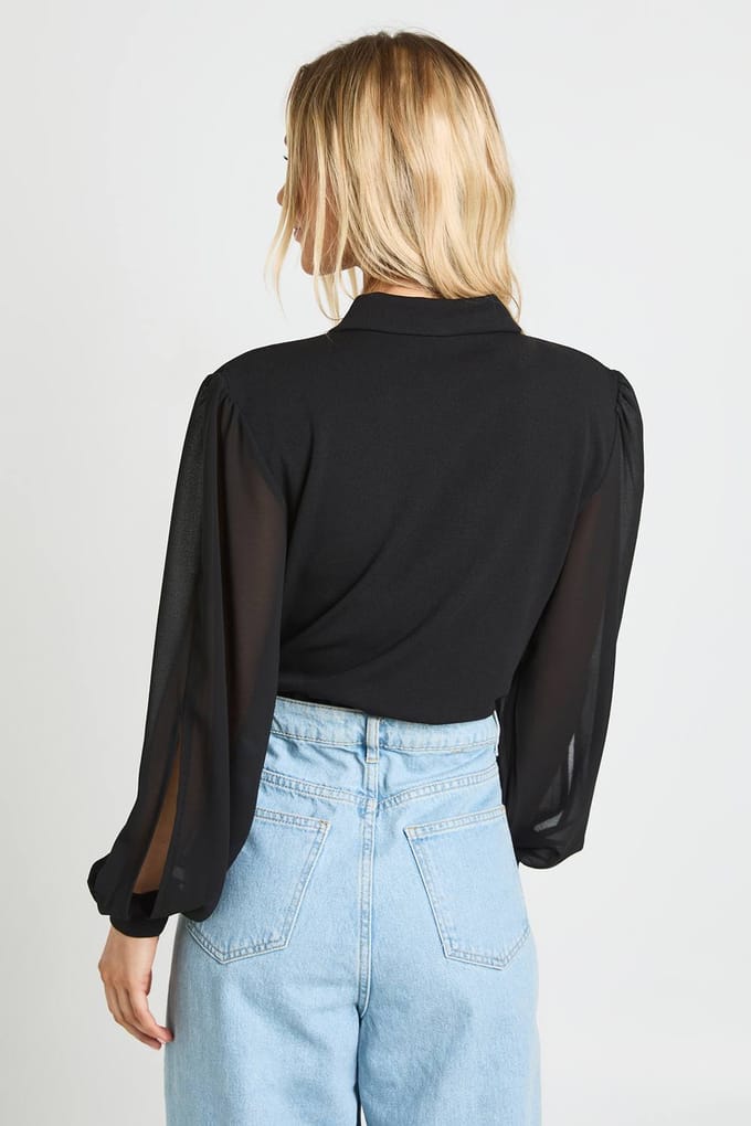 boohoo Dames Petite Wikkel Chiffon Mouw Bodysuit | Black | Maat: 12