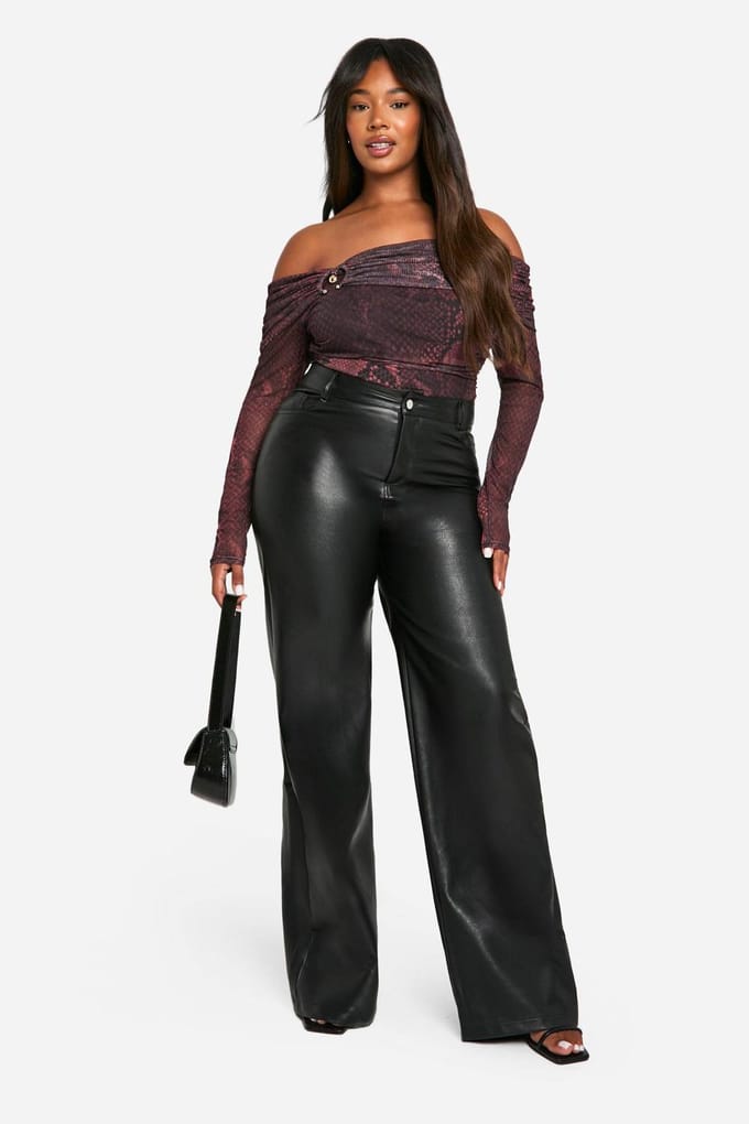 boohoo Dames Plus Dark Snake Bardot Ring Detail Bodysuit | Black | Maat: 26