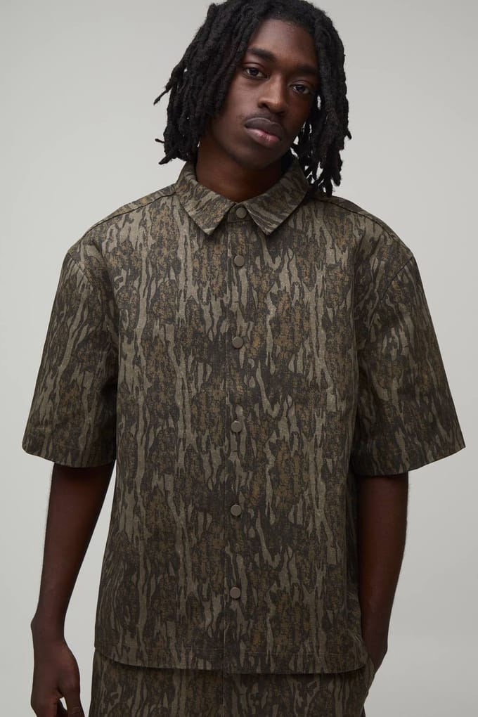 Oversized Shirt Met Korte Mouwen En Abstract Camo-patroon Uit Co-ord Set | Khaki | Size Medium