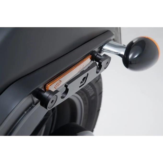 Zijtassenhouder links SW-Motech SLH LH2. Harley Davidson Softail Fat Bob/S (17-).
