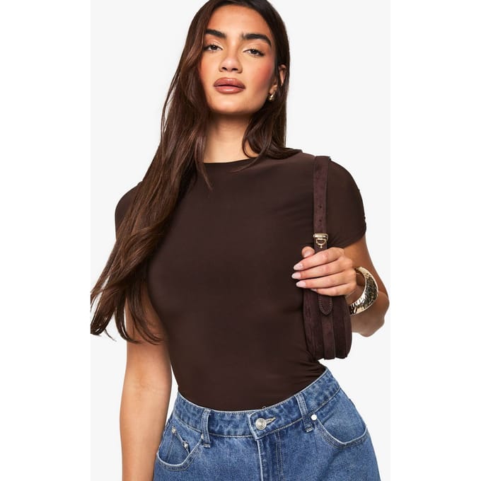 boohoo Dames Dubbellaags Slinky Bodysuit met korte mouwen | Chocoladebruin | Maat: 40
