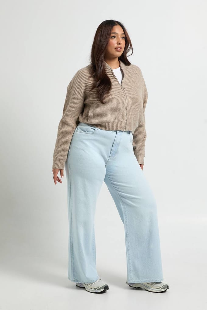 boohoo Dames Plus Basics Hoge Taille Rechte Pijp Jeans | Super Pale Wash | Maat: 20/30L